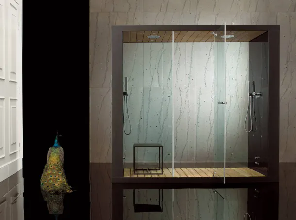 Hammam Wellbox con porta in vetro battente e pavimento con doghe in legno di Megius