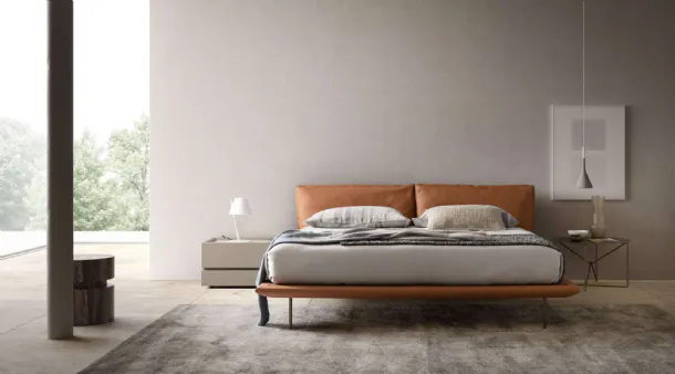 Letto Cali in pelle con testiera di Presotto