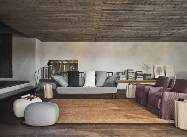 Divano lineare Gray in legno e tessuto di Gervasoni