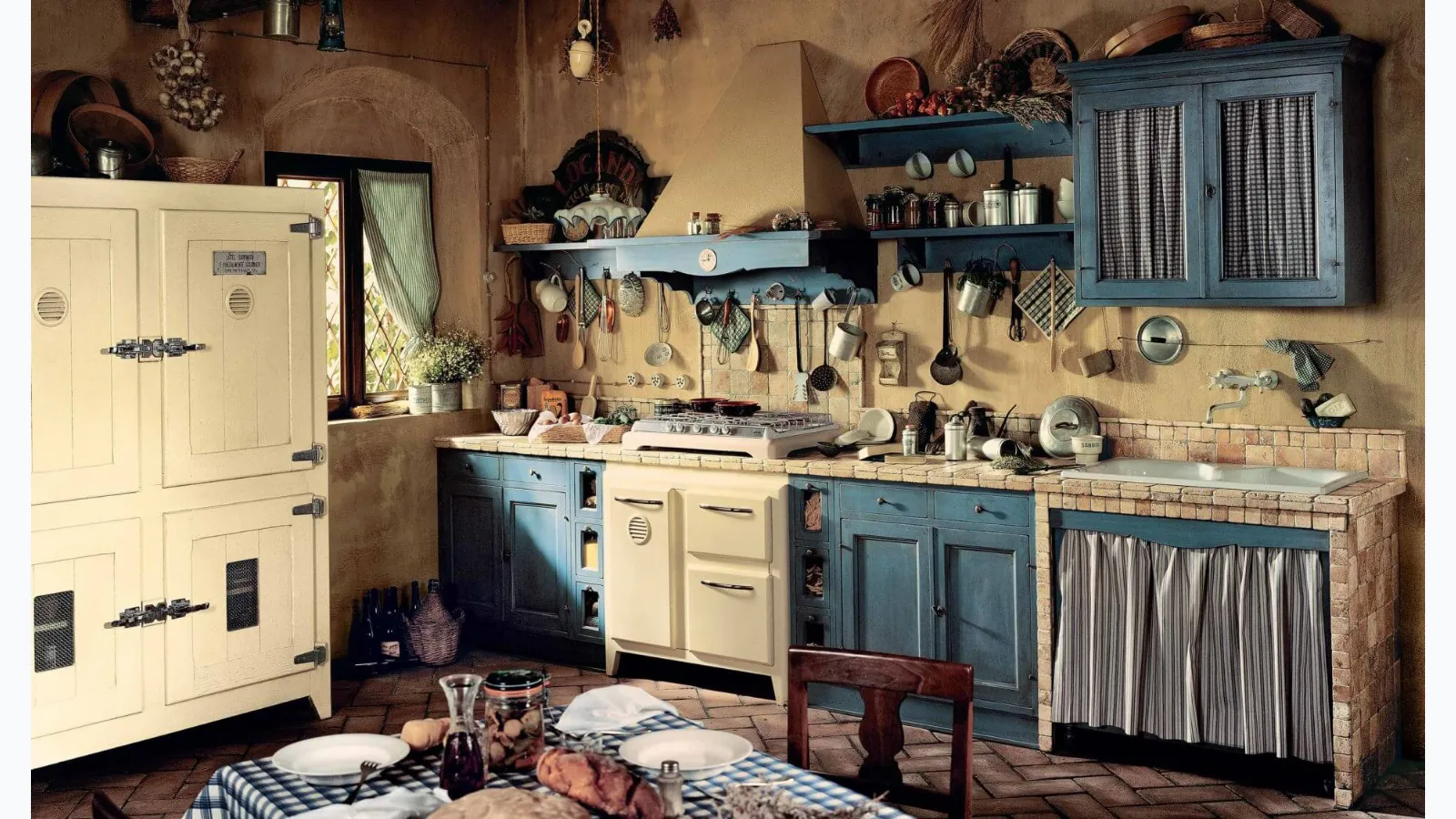 Cucina lineare in Muratura in legno laccato e ciotoli di marmo Doria di Marchi