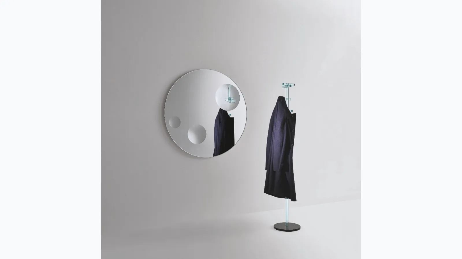 Specchio rotondo con tre oblò ingranditori Celeste di Glas Italia