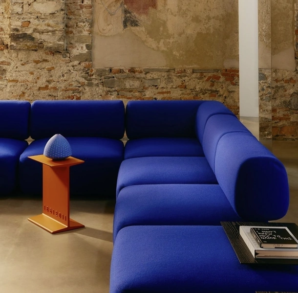 Tavolino Italia in metallo laccato di Desalto