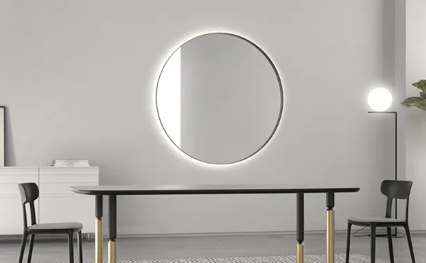 Specchio Full Moon di grandi dimensioni con cornice in metallo di Minotti Italia