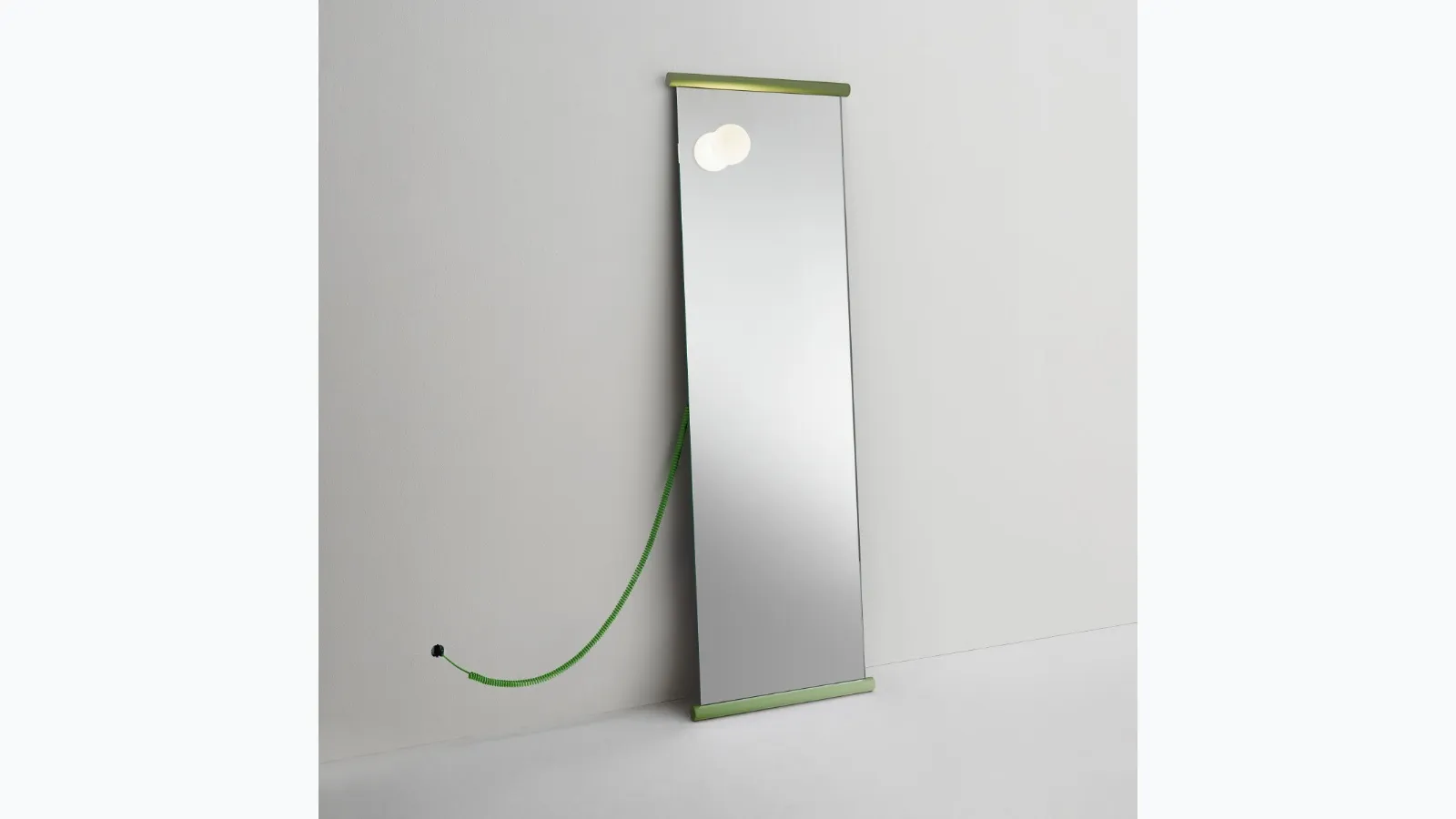 Specchio Ecco con lampada dimmerabile di Glas Italia