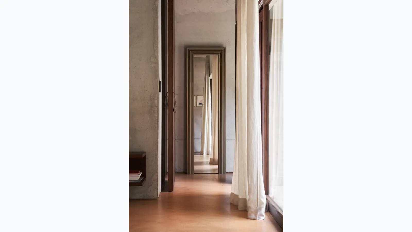Specchio Oodh di Opinion Ciatti