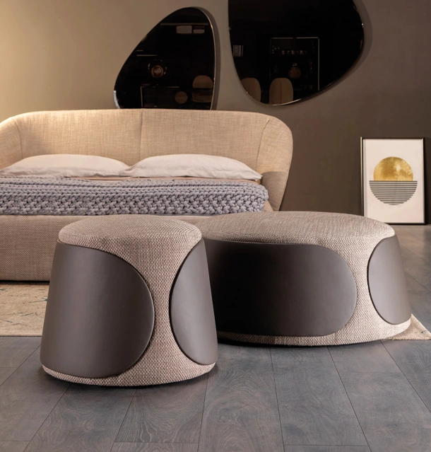 Pouf Mama in tessuto e pelle di Tonin Casa