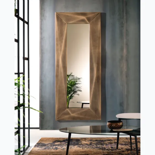 Specchio Diamond con cornice in ottone spazzolato di Riflessi