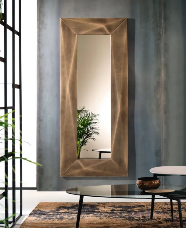 Specchio Diamond con cornice in ottone spazzolato di Riflessi