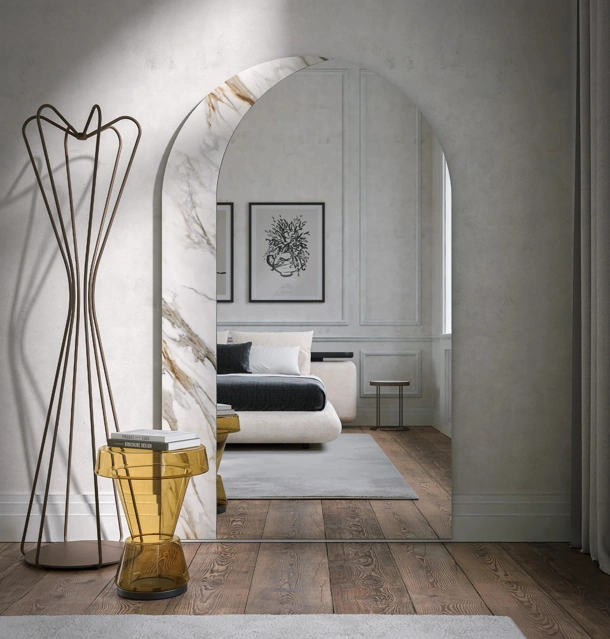 Specchiera Arké con cornice in vetro stampato di Tonin Casa