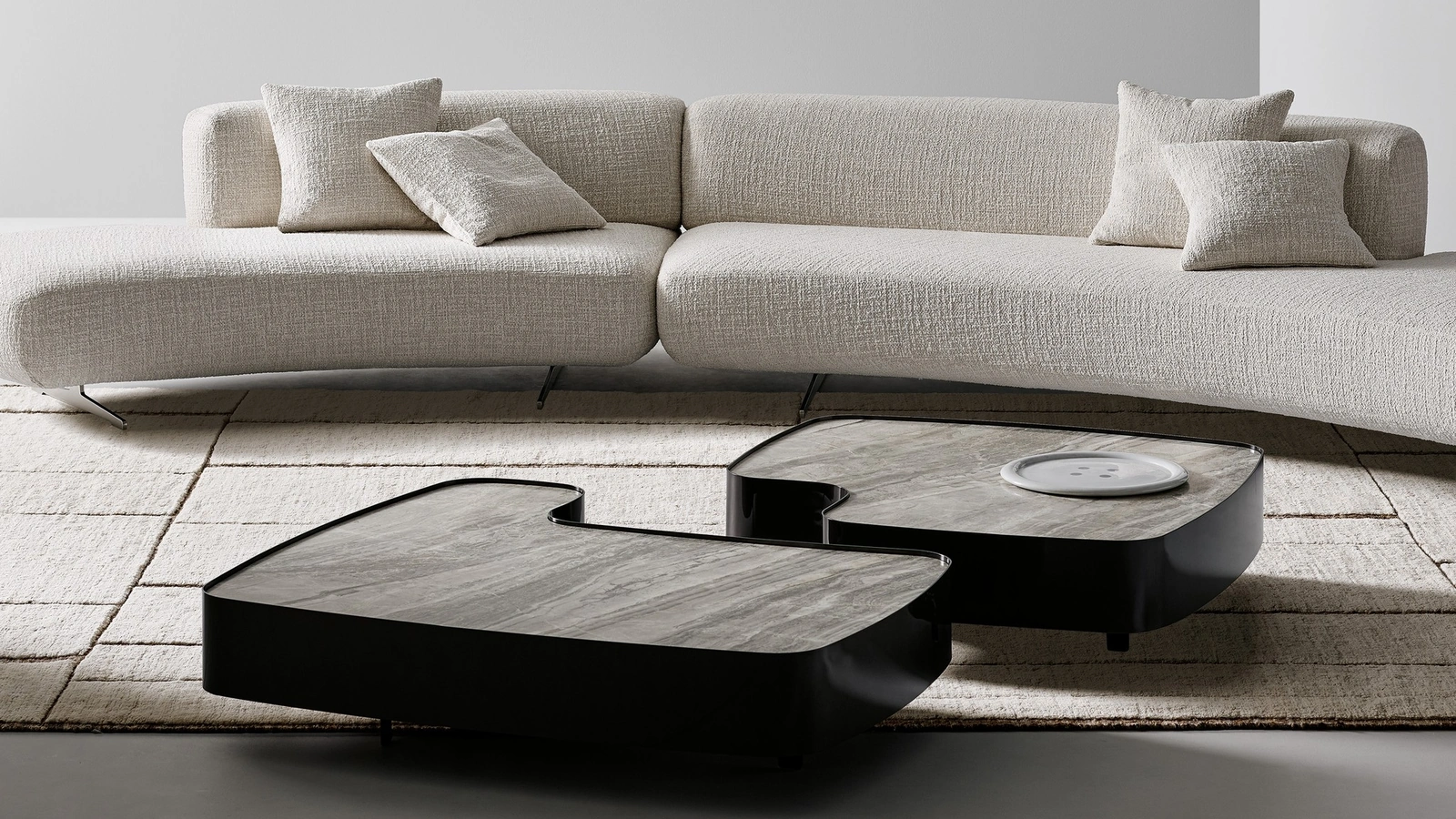 Tavolino Aspen con top in ceramica di Bonaldo