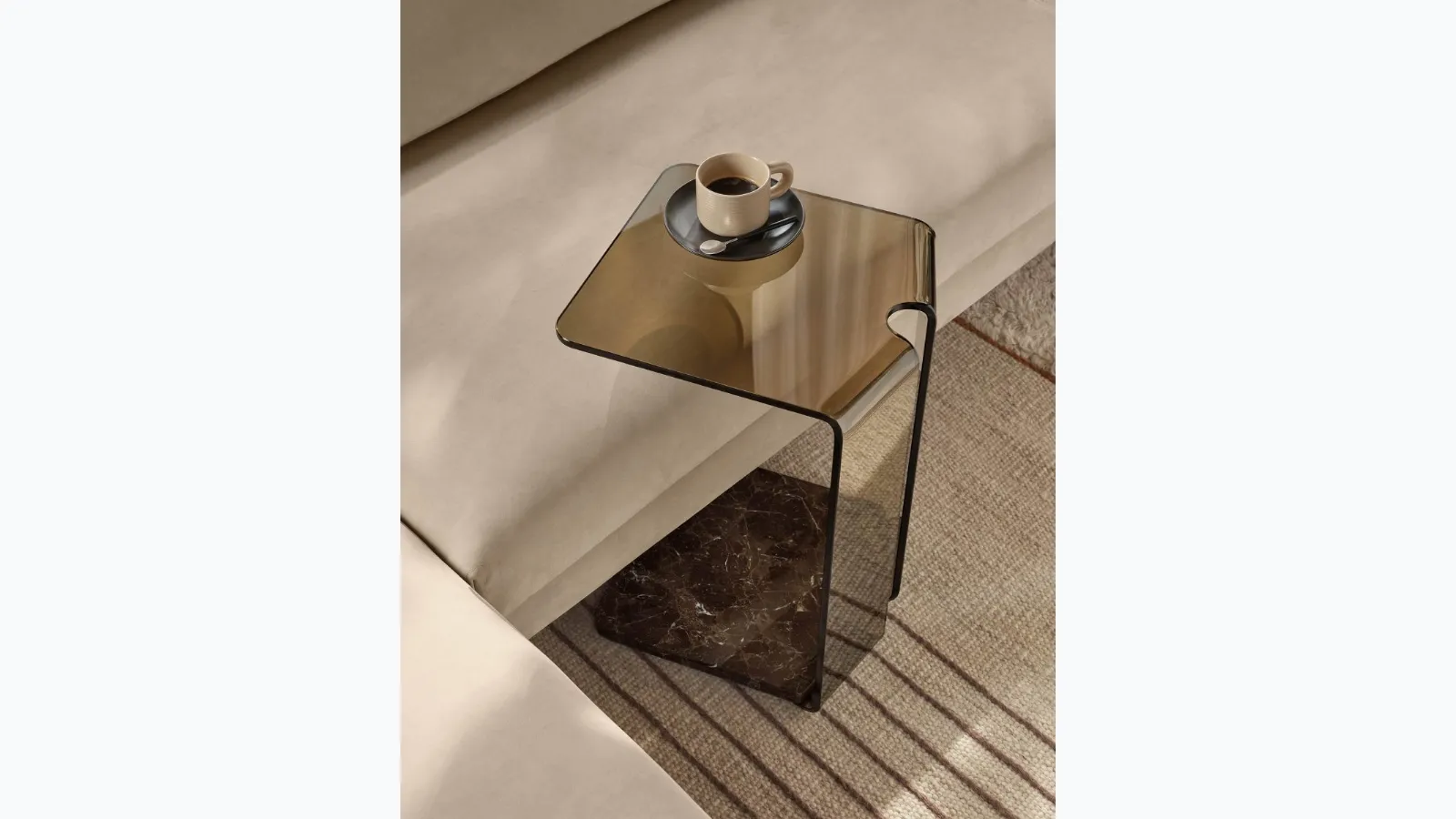 Tavolino in vetro con base in marmo York di Fiam