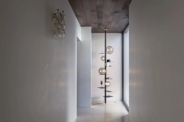 Lampada terra-soffitto Adelaide di Mogg