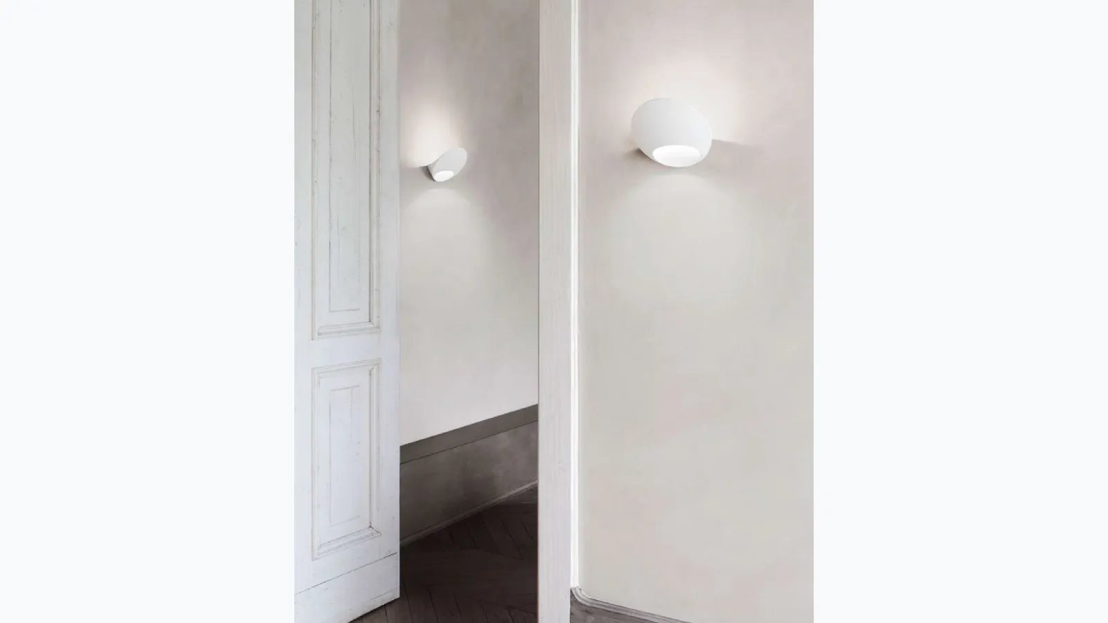 Lampada da parete in alluminio dalla forma morbida e regolare Garbì di Luceplan