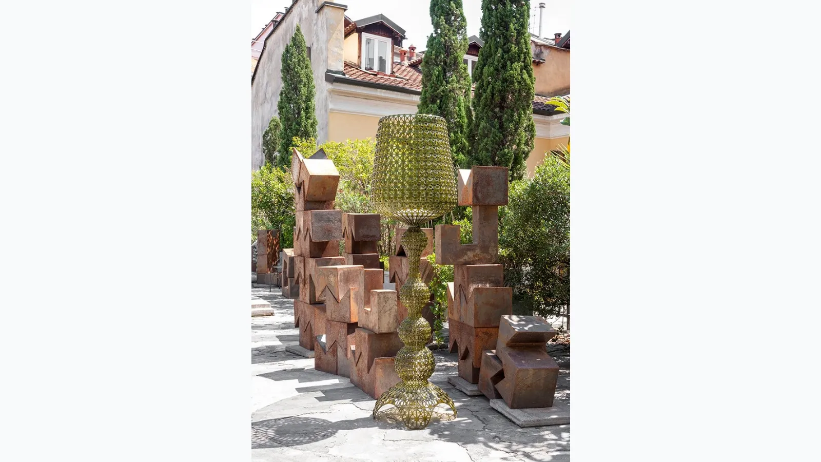 Lampada da terra Kabuki Outdoor di Kartell