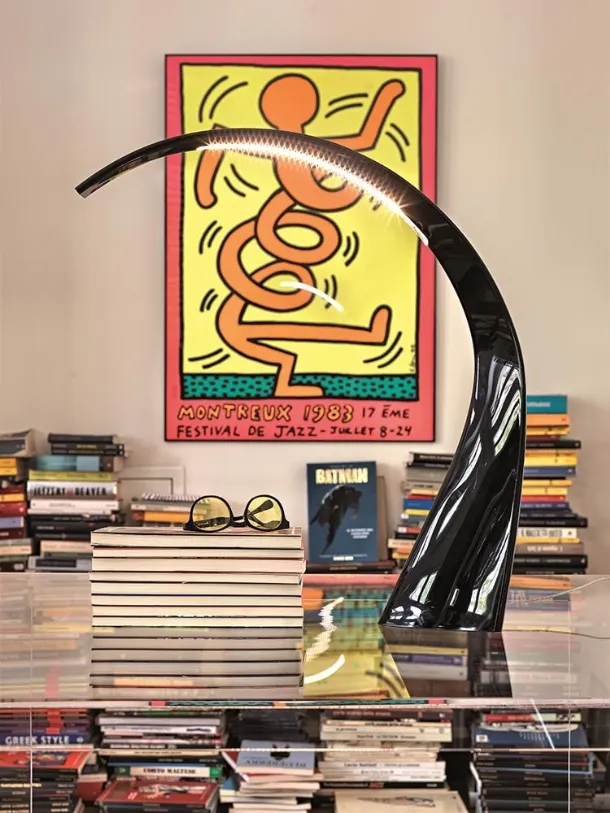 Lampada da tavolo di design Taj in plexiglas Nero di Kartell