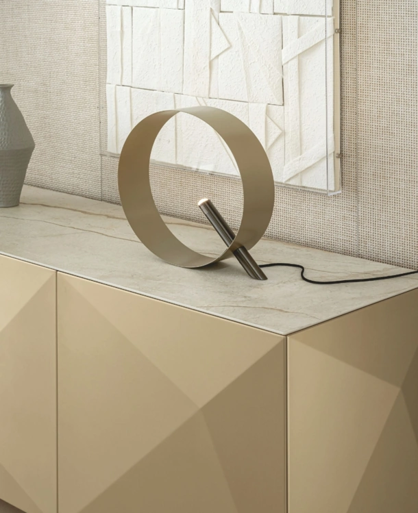 Lampada da tavolo Led Loop T di Riflessi