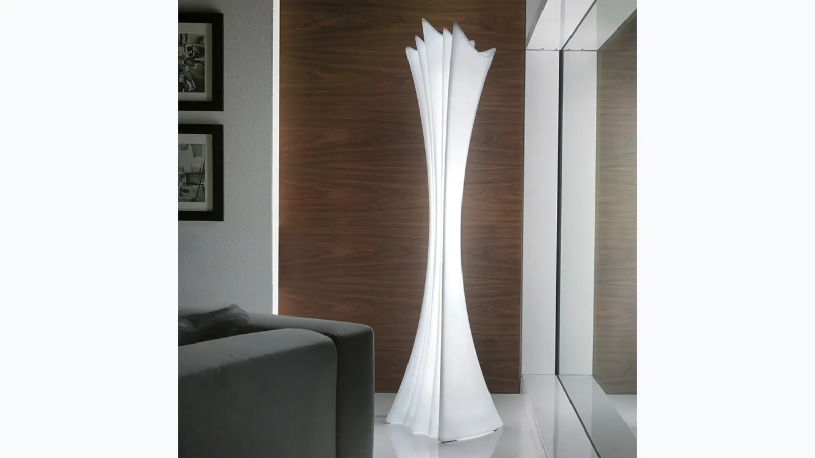 Lampada appendiabiti da terra in polietilene bianco Sipario Light di Cattelan Italia