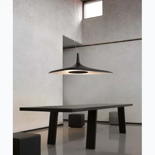 Lampada a sospensione dal design snello ed elegante Soleil Noir di Luceplan