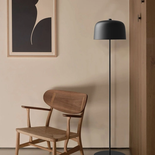 Lampada da terra Zile di Luceplan