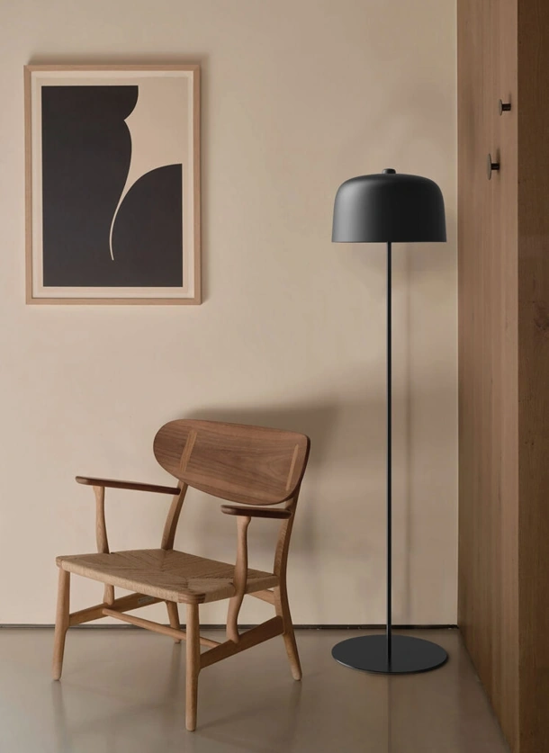 Lampada da terra Zile di Luceplan