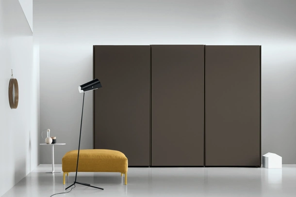 Armadio con ante scorrevoli Aria Gola di Kristalia