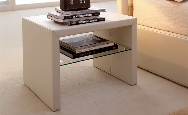 Comodino in legno rivestito in pelle Dorian di Cattelan Italia