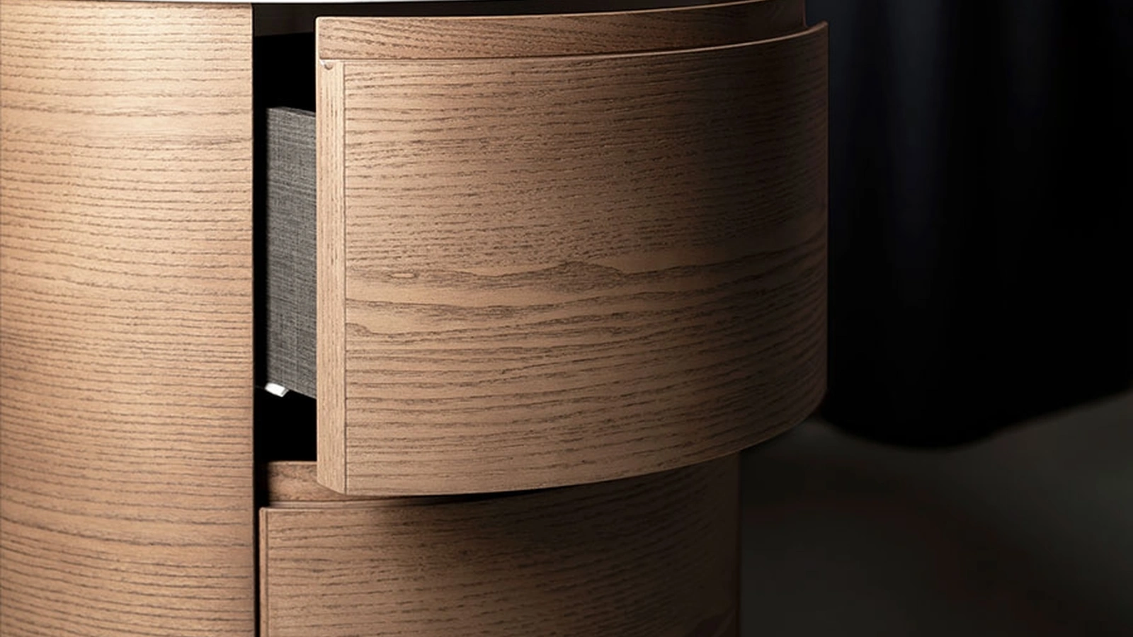 Comodino in legno Orbit con top in marmo di Kristalia