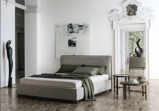 Letto in tessuto con testiera imbottita Bali di Alivar