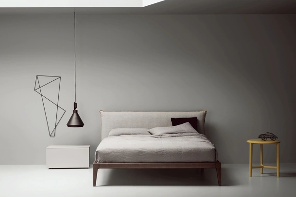 Letto con testiera imbottita Bun di Kristalia