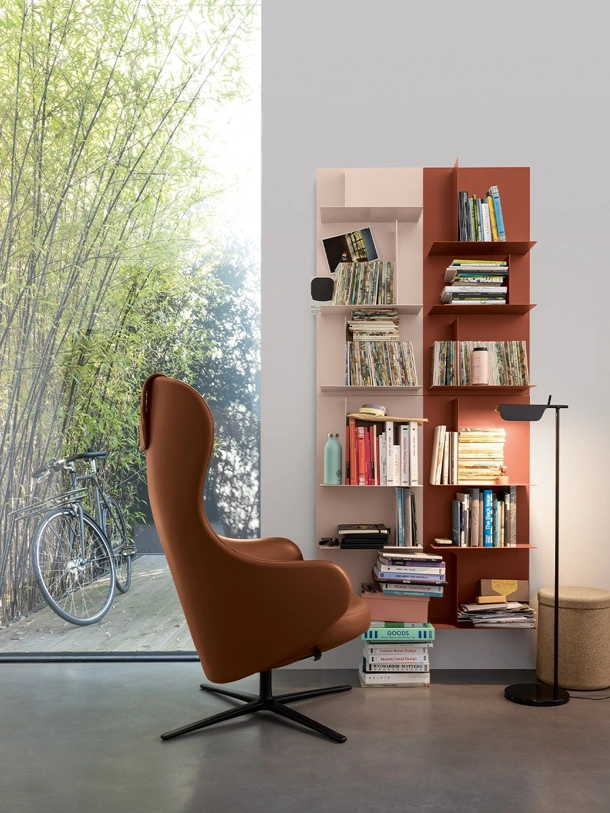 Libreria sospesa Avenue in metallo di Kristalia