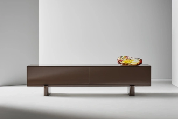 Madia Blocco Sideboard in legno laccato di Bonaldo