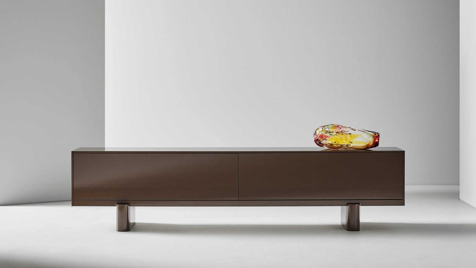 Madia Blocco Sideboard in legno laccato di Bonaldo