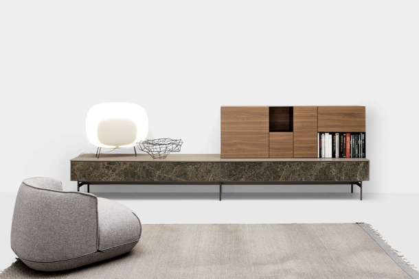 Mobile Porta Tv Avenue System On Metal Feet di Kristalia