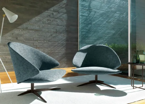 Poltroncina di design in tessuto imbottito Koster di Desirèe