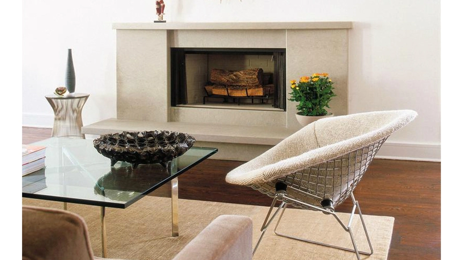Poltrona Bertoia Large Diamond™ Chair in metallo rivestita in tessuto di Knoll