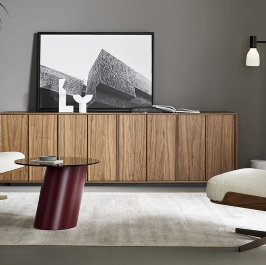 Poltrona di design Olos in tessuto e legno di Bonaldo