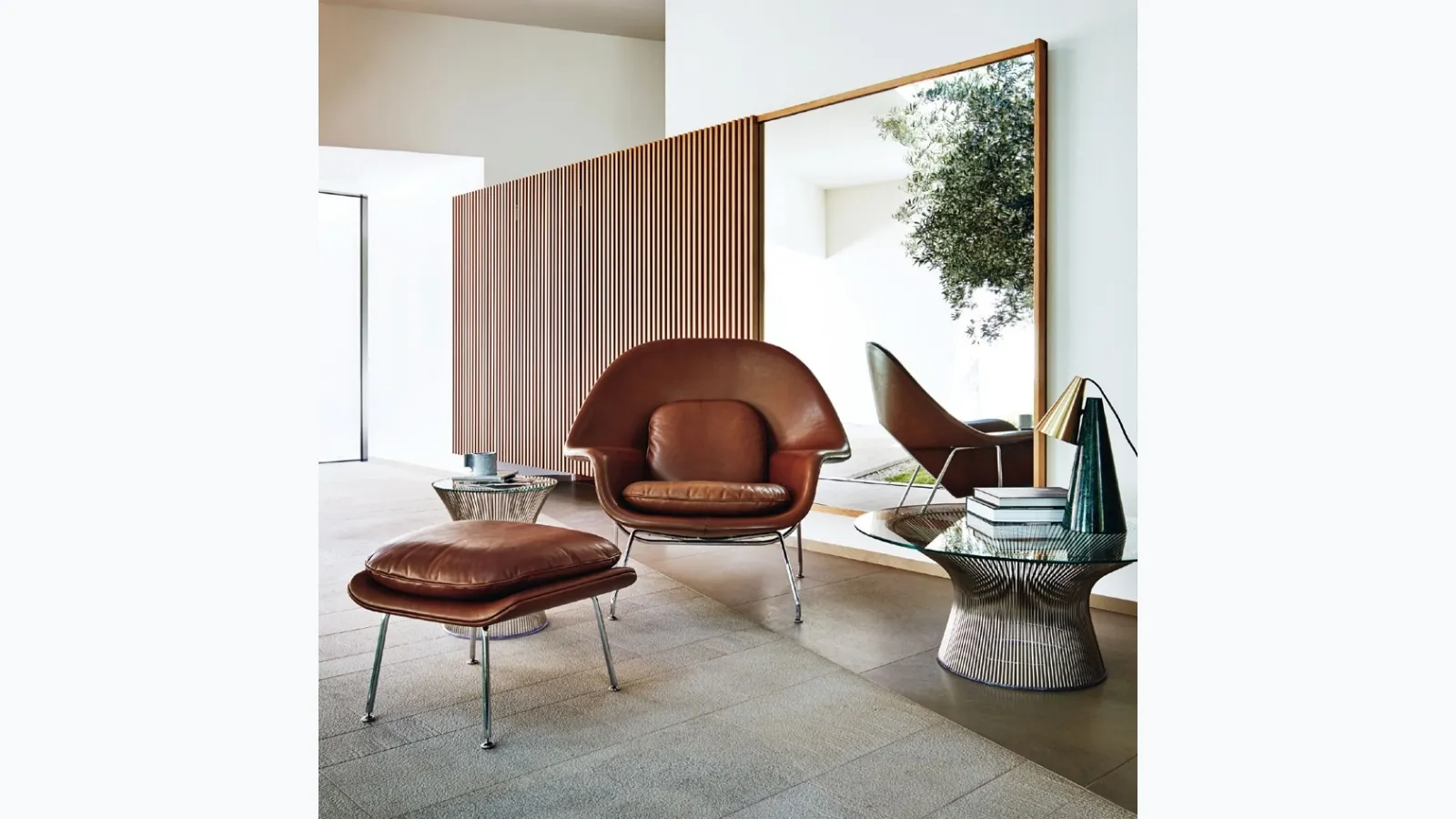 Poltroncina in pelle Saarinen Womb Chair and Settee Relax di Knoll