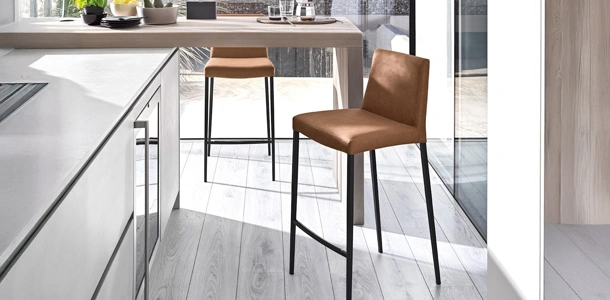 Sgabello Aida in pelle di Calligaris