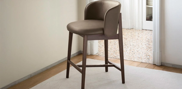 Sgabello in pelle Abrey di Calligaris