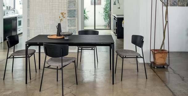 Sedia in legno con seduta imbottita Fifties di Calligaris