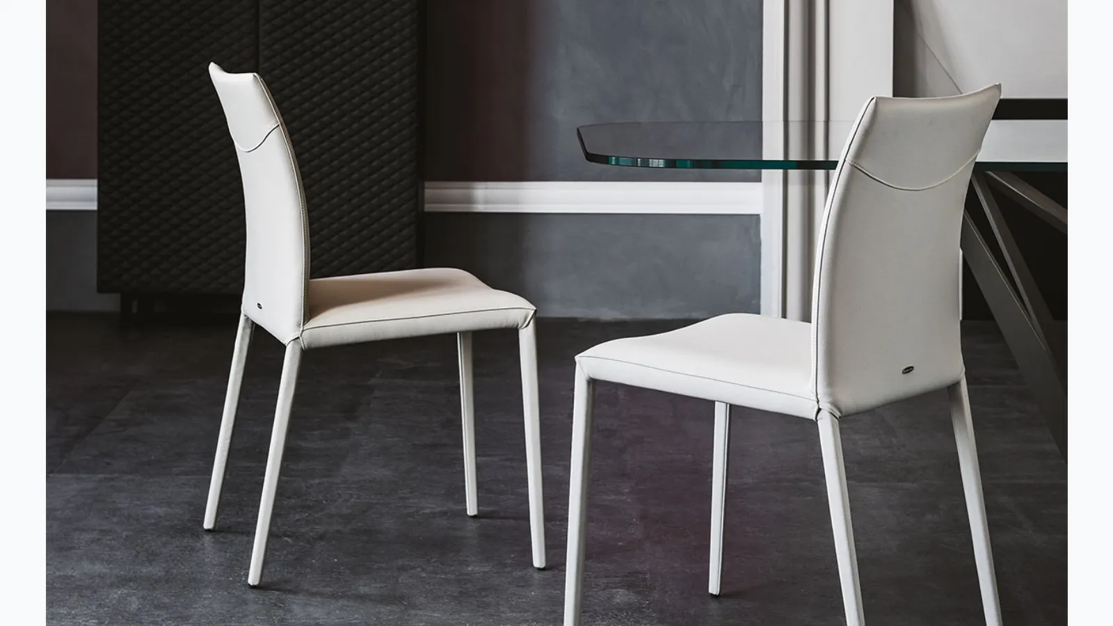 Sedia in pelle con braccioli e schienale alto Norma di Cattelan Italia