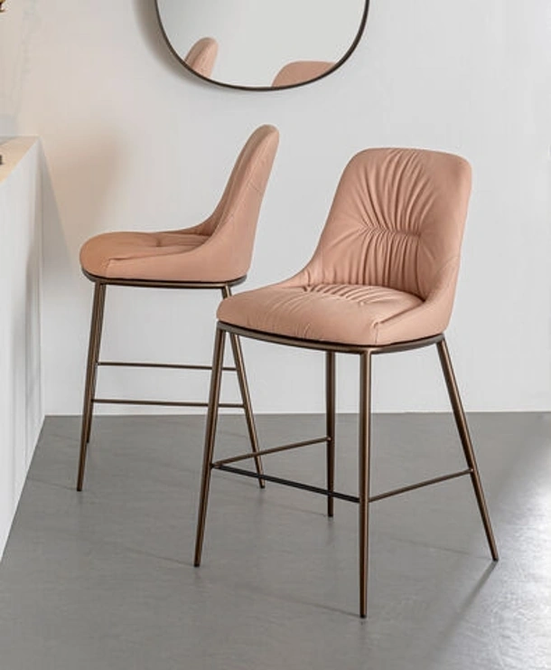Sgabello Chic in pelle nabuk di Riflessi