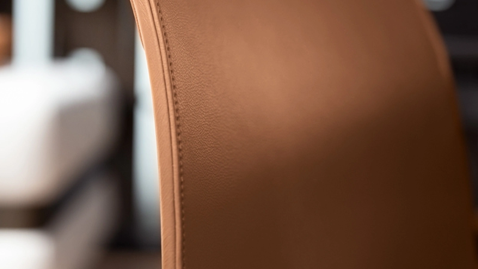 Sedia in pelle Circe di Cantori