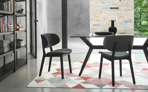 Sedia in tessuto con struttura in legno massello Claire di Calligaris