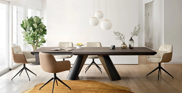 Sedia Cocoon con base girevole di Calligaris