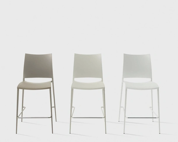 Sgabello Sand in polipropilene di Desalto