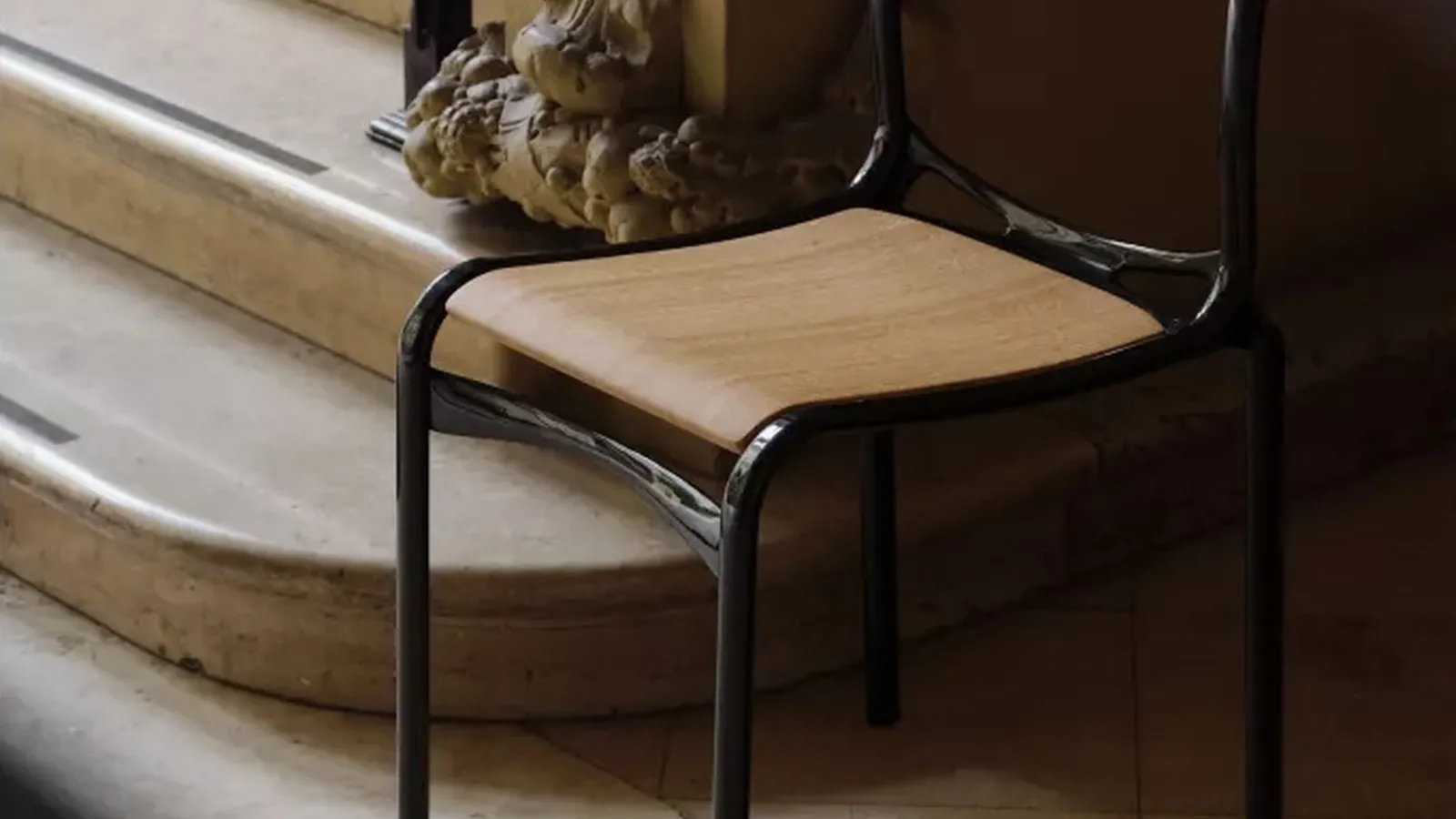 Sedia Frame Limited Edition con seduta in legno di Alias