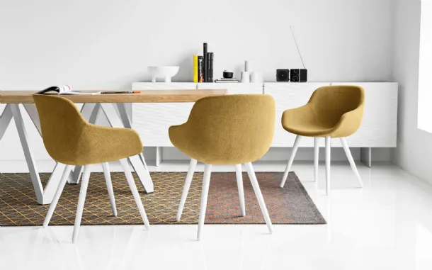 Sedia in tessuto con braccioli Igloo di Calligaris