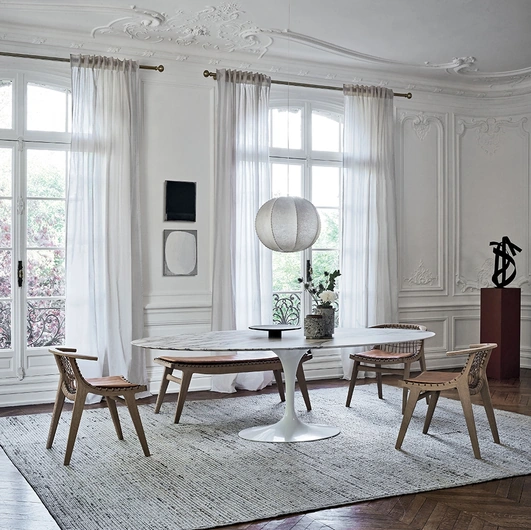 Sedia in legno Klismos di Knoll