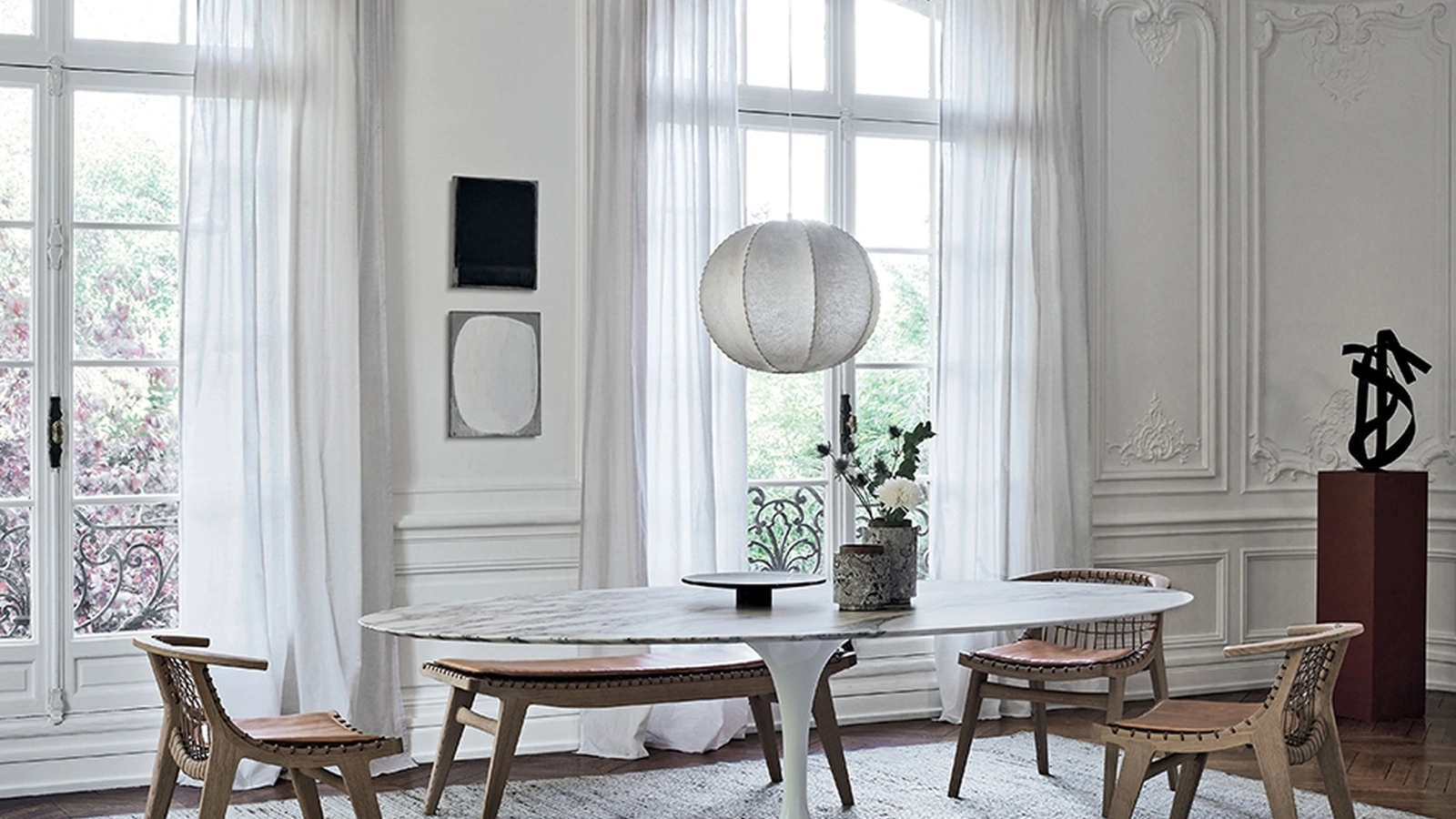 Sedia in legno Klismos di Knoll